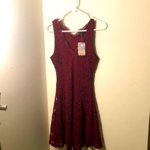 Mildly used burgundy dress. Size M 95% Nylon 5 % spandex /Linng 100% polyester